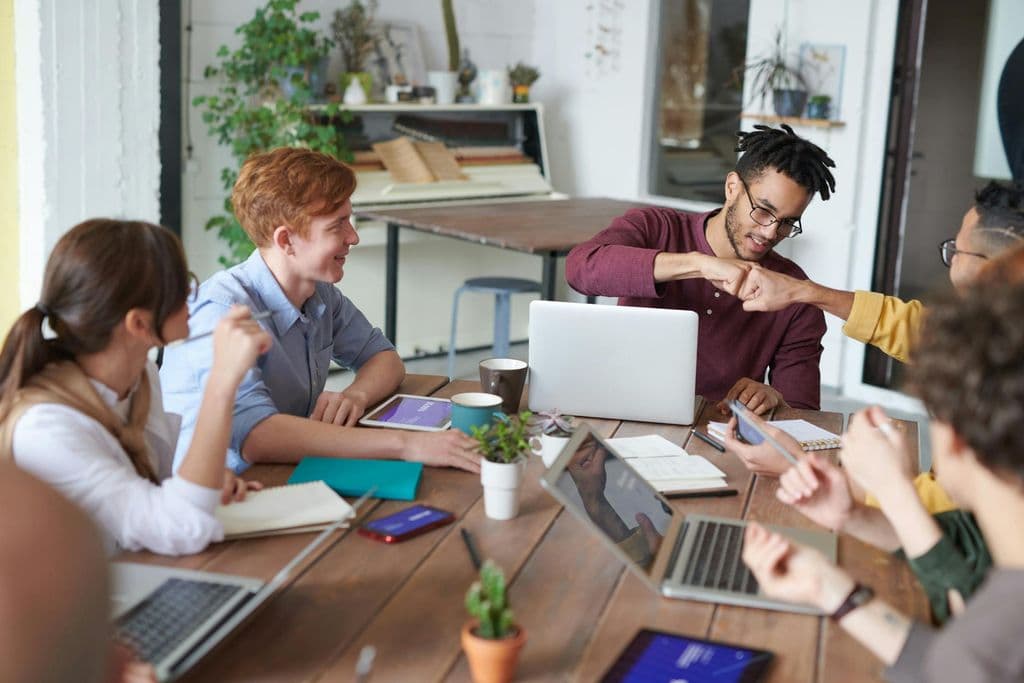 New Leadership 2025: Warum flache Hierarchien und Co-Creation die Zukunft sind